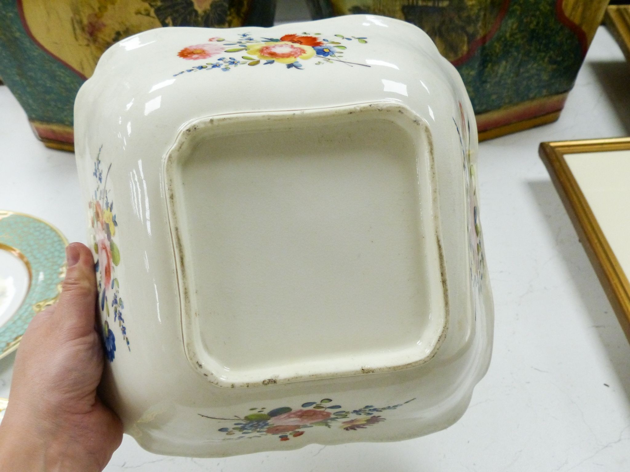 A Coalport salad bowl c.1820, 25cm and a pair of late 19th century plates